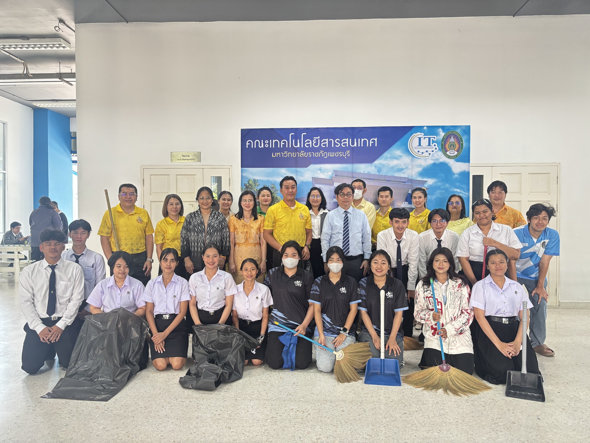 กิจกรรมจิตอาสาเฉลิมพระเกียรติพระบาทสมเด็จพระเจ้าอยู่หัว - รูปที่ 2