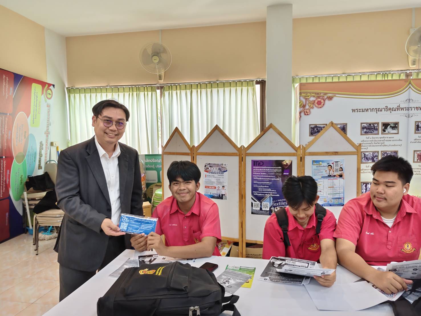 คณบดีคณะเทคโนโลยีสารสนเทศ ลงพื้นที่ประชาสัมพันธ์หลักสูตร - รูปที่ 2