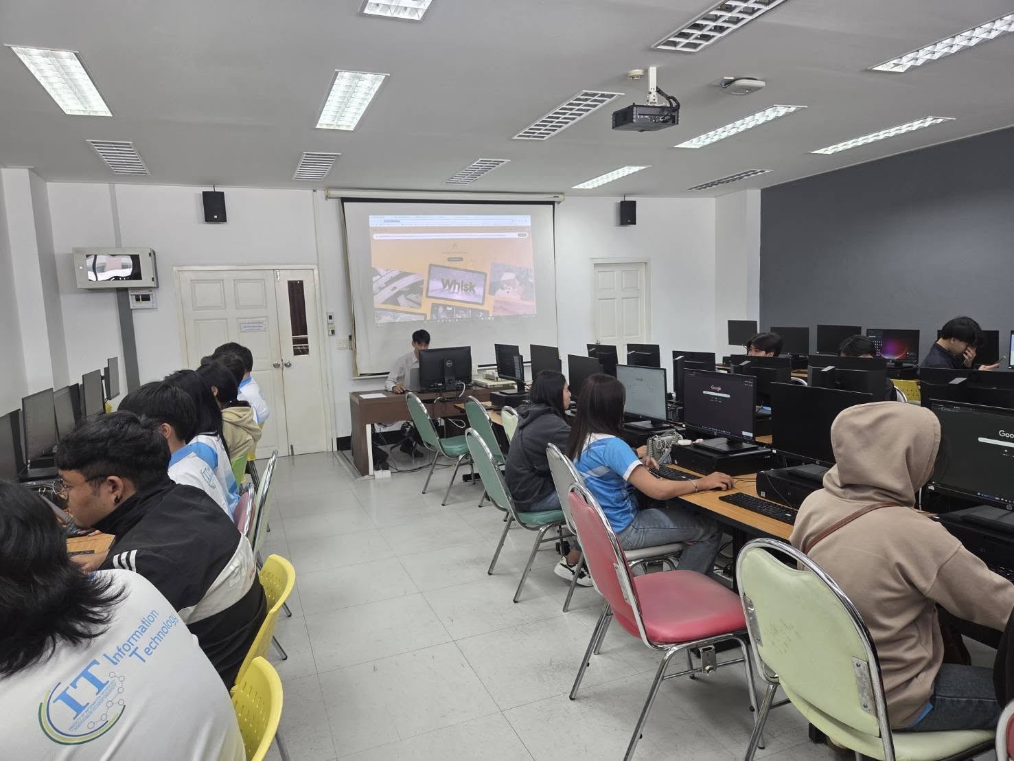คณะเทคโนโลยีสารสนเทศ โดยอาจารย์กรกรต เจริญผล จัดการอบรมเชิงปฏิบัติการการประยุกต์ใช้เจเจอเรทีฟเอไอ เพื่อยกระดับการทำงานในสำนักงานดิจิทัล - รูปที่ 10