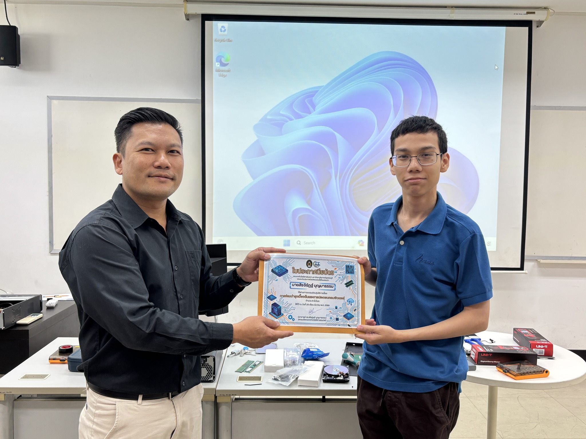 คณะเทคโนโลยีสารสนเทศ จัดการอบรมเชิงปฏิบัติการ หลักสูตระยะสั้น เรื่องการซ่อมบำรุงเบื้องต้นและการประกอบคอมพิวเตอร์ - รูปที่ 10