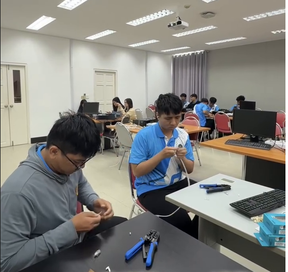 คณะเทคโนโลยีสารสนเทศ จัดการอบรมเชิงปฏิบัติการ หลักสูตระยะสั้น เรื่องการซ่อมบำรุงเบื้องต้นและการประกอบคอมพิวเตอร์ - รูปที่ 3