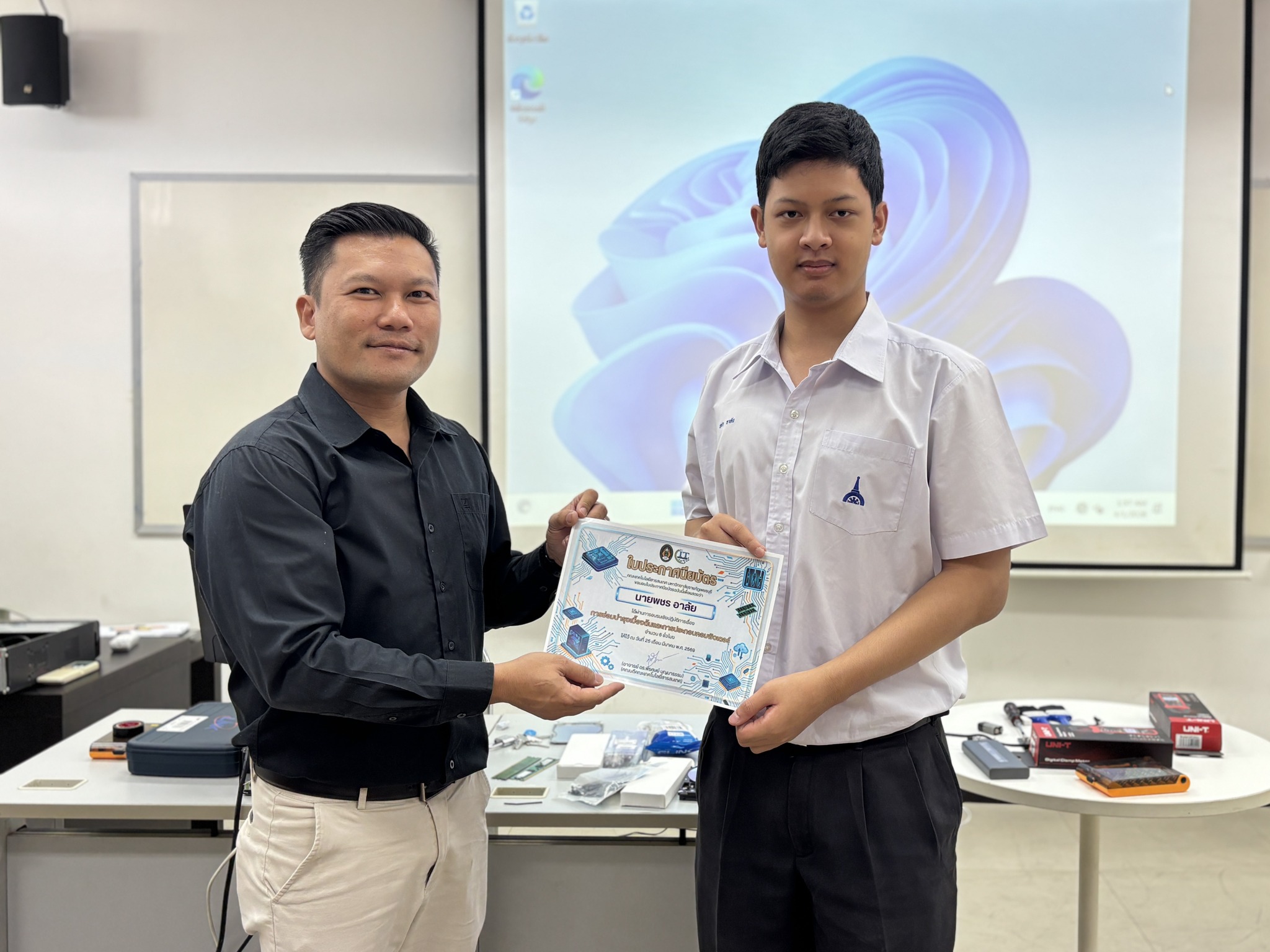 คณะเทคโนโลยีสารสนเทศ จัดการอบรมเชิงปฏิบัติการ หลักสูตระยะสั้น เรื่องการซ่อมบำรุงเบื้องต้นและการประกอบคอมพิวเตอร์ - รูปที่ 6