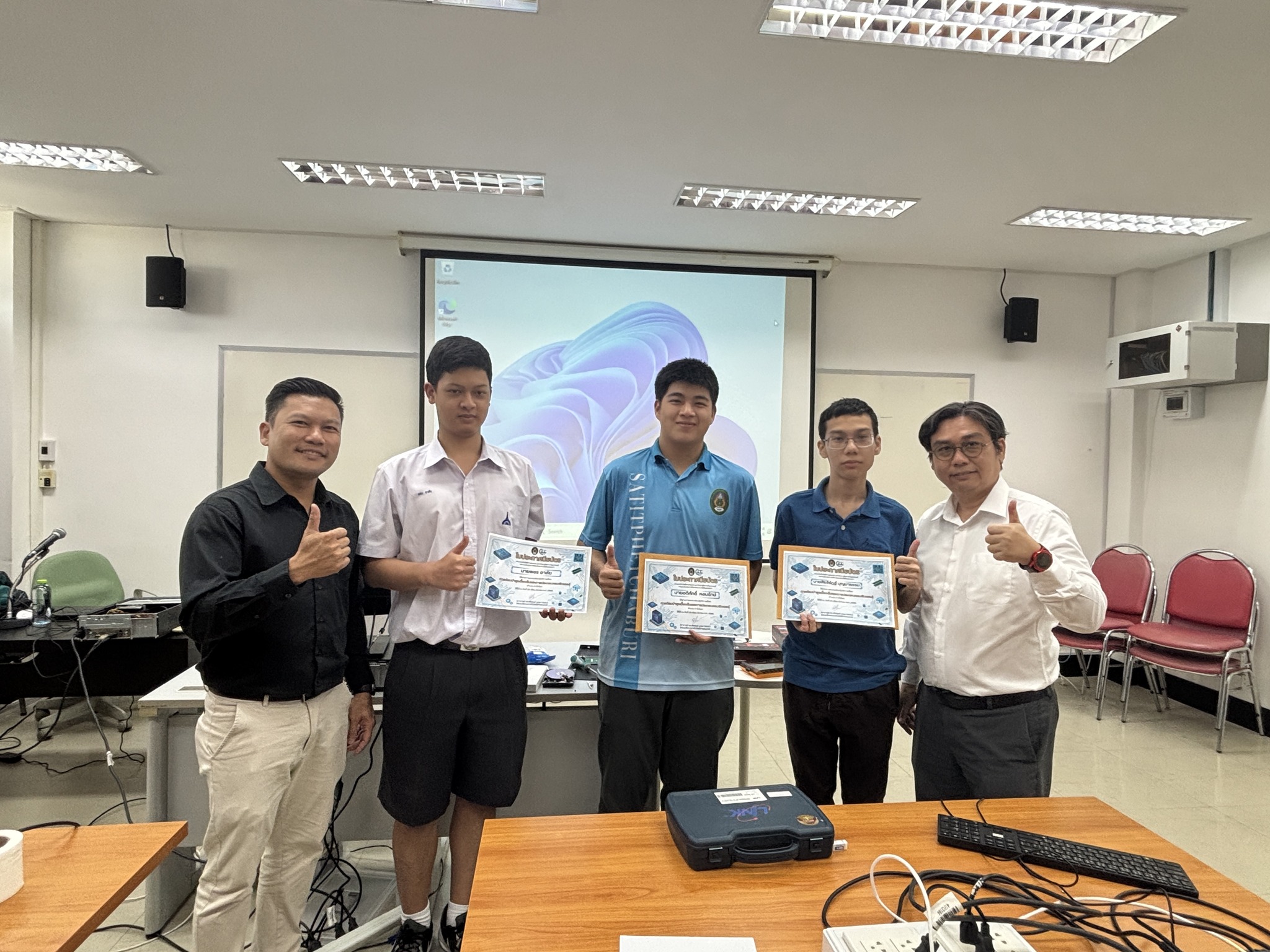 คณะเทคโนโลยีสารสนเทศ จัดการอบรมเชิงปฏิบัติการ หลักสูตระยะสั้น เรื่องการซ่อมบำรุงเบื้องต้นและการประกอบคอมพิวเตอร์ - รูปที่ 14