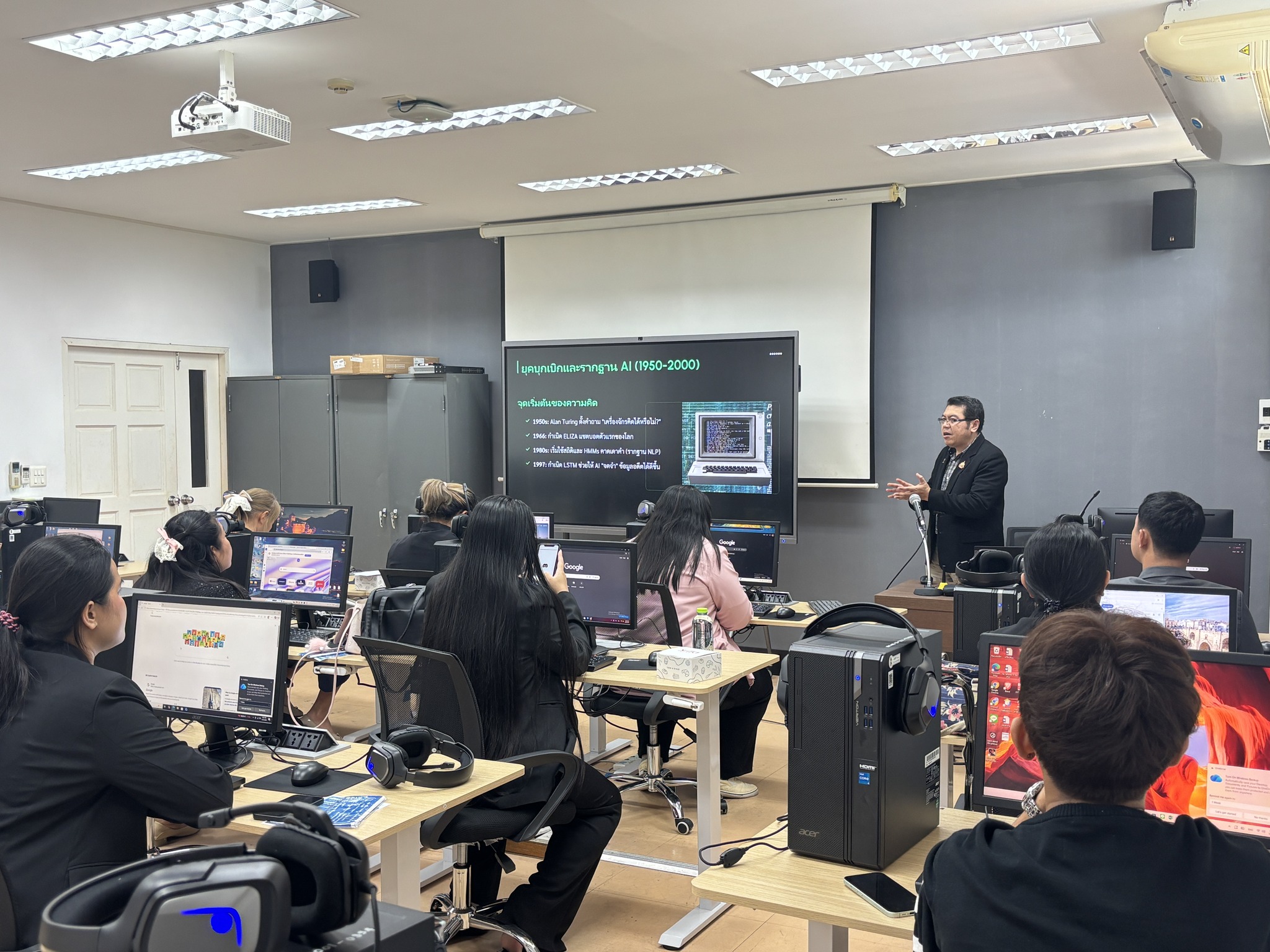 คณะเทคโนโลยีสารสนเทศ ต้อนรับคณะศึกษาดูงานและรับการอบรมเรื่อง “เทคโนโลยีดิจิทัลและปัญญาประดิษฐ์ (AI)” จากโรงเรียนบ้านหินเพิง จังหวัดนครราชสีมา - รูปที่ 10