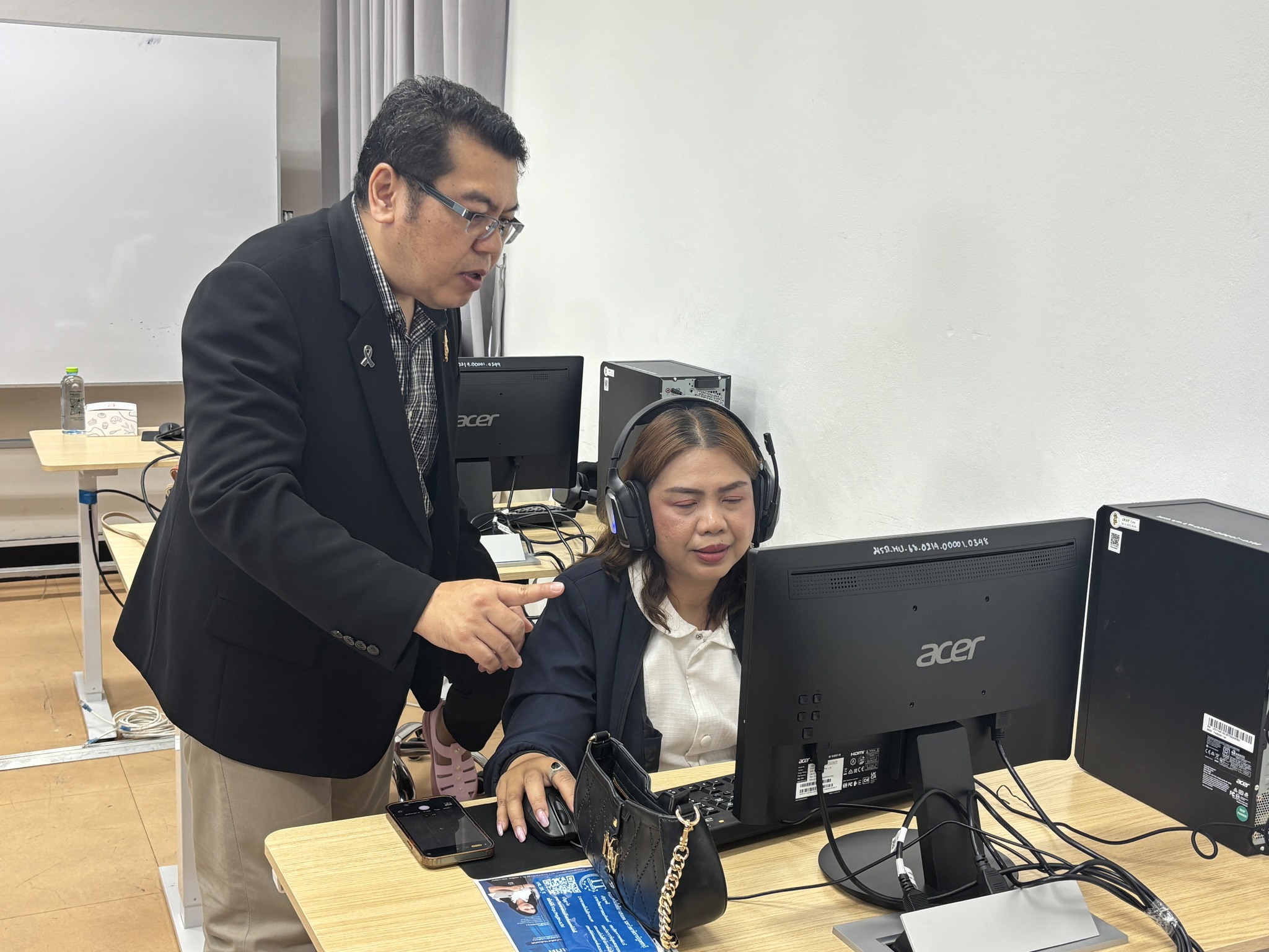 คณะเทคโนโลยีสารสนเทศ ต้อนรับคณะศึกษาดูงานและรับการอบรมเรื่อง “เทคโนโลยีดิจิทัลและปัญญาประดิษฐ์ (AI)” จากโรงเรียนบ้านหินเพิง จังหวัดนครราชสีมา - รูปที่ 12