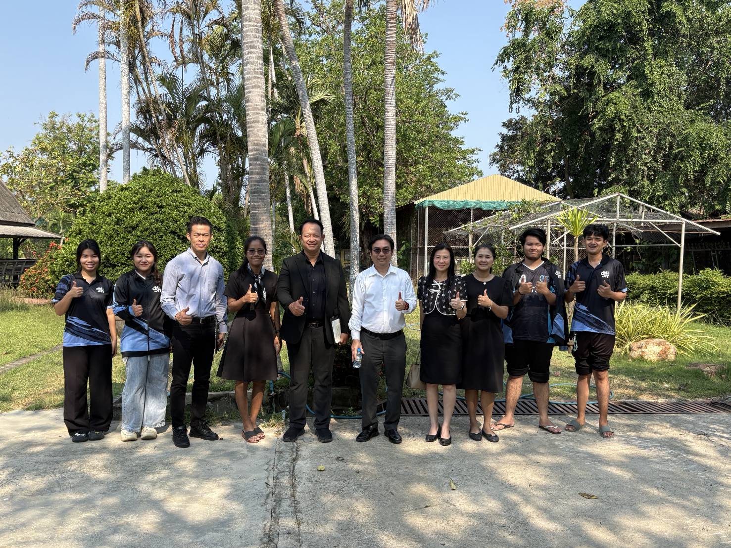 คณะเทคโนโลยีสารสนเทศ เข้าพบผู้บริหารโรงเรียนในจังหวัดเพชรบุรี เพื่อประสานงานการติดตั้งนวัตกรรมเครื่องตรวจวัดคุณภาพคุณภาพอากาศฝุ่น PM 2.5