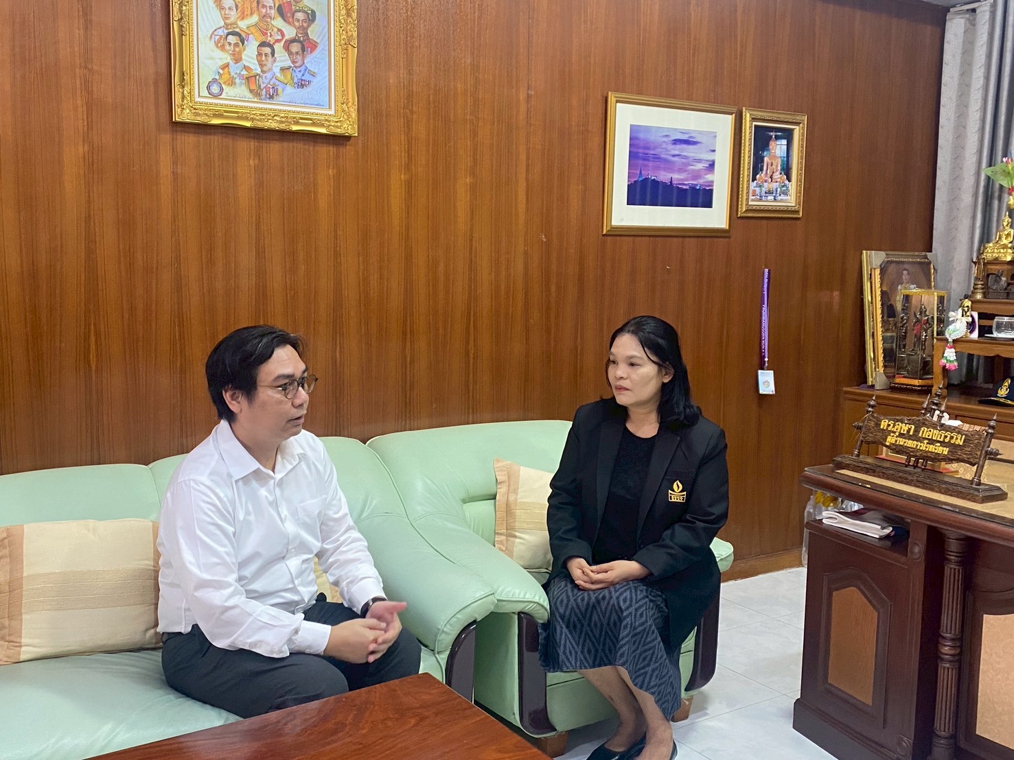 คณะเทคโนโลยีสารสนเทศ เข้าพบผู้บริหารโรงเรียนในจังหวัดเพชรบุรี เพื่อประสานงานการติดตั้งนวัตกรรมเครื่องตรวจวัดคุณภาพคุณภาพอากาศฝุ่น PM 2.5 - รูปที่ 2