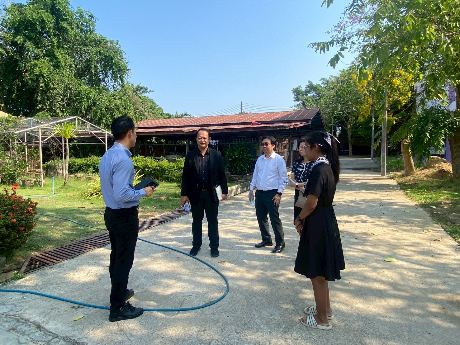 คณะเทคโนโลยีสารสนเทศ เข้าพบผู้บริหารโรงเรียนในจังหวัดเพชรบุรี เพื่อประสานงานการติดตั้งนวัตกรรมเครื่องตรวจวัดคุณภาพคุณภาพอากาศฝุ่น PM 2.5 - รูปที่ 7