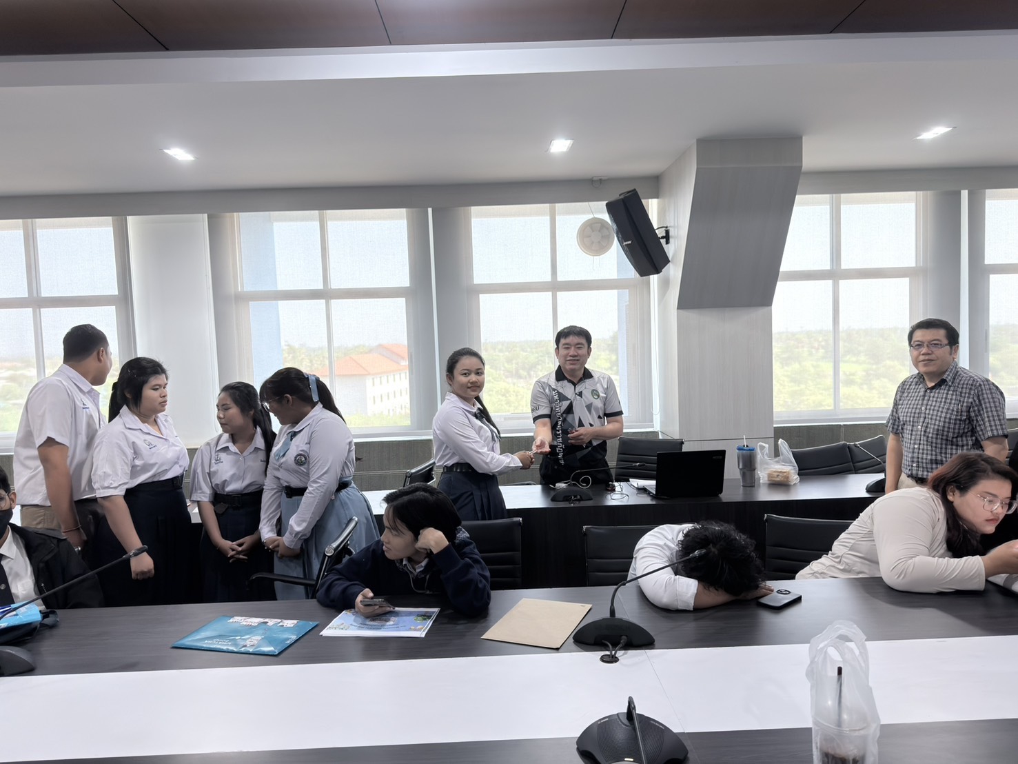 สาขาวิชาเทคโนโลยีสารสนเทศ แขนงเทคโนโลยีสำนักงานดิจิทัล จัดกิจกรรมนำเสนอสรุปผลการฝึกประสบการณ์วิชาชีพของนักศึกษาชั้นปีที่ 4 เมื่อวันจันทร์ที่ 30 มีนาคม 2569 - รูปที่ 7