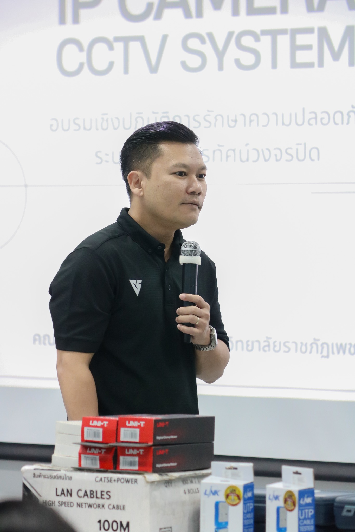คณะเทคโนโลยีสารสนเทศ โดยสาขาวิชาคอมพิวเตอร์ (ค.บ.) จัดการอบรมเชิงปฏิบัติการWork Integrated Learning วิชาเครือข่ายคอมพิวเตอร์ เชิงบูรณาการและรักษาความปลอดภัยระบบกล้องโทรทัศน์วงจรปิด (IP-CCTV) ณ ห้องประชุมวรชัยเยาวปาณี อาคารราชพฤกษ์ คณะเทคโนโลยีสารสนเทศ - รูปที่ 4