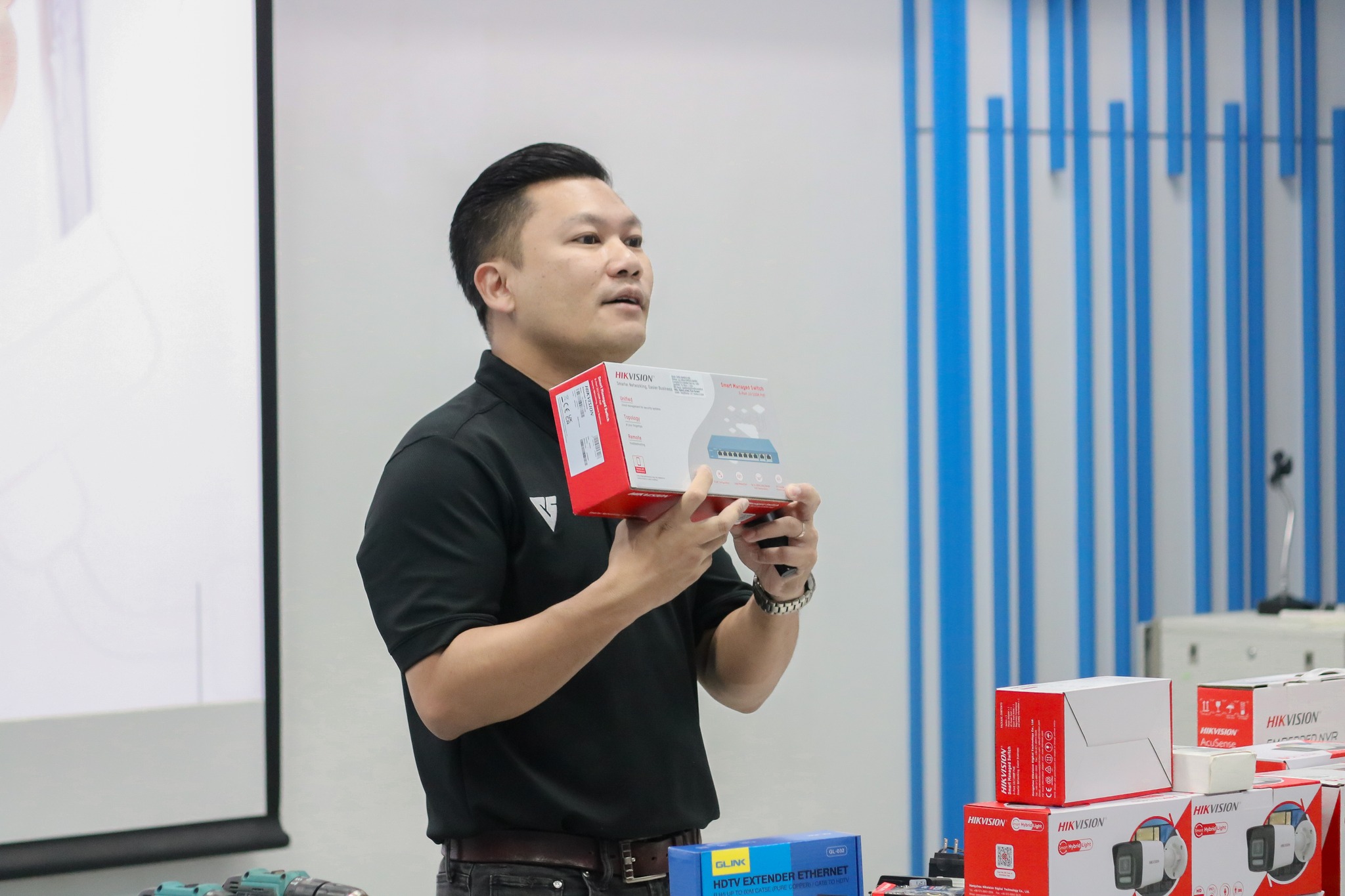 คณะเทคโนโลยีสารสนเทศ โดยสาขาวิชาคอมพิวเตอร์ (ค.บ.) จัดการอบรมเชิงปฏิบัติการWork Integrated Learning วิชาเครือข่ายคอมพิวเตอร์ เชิงบูรณาการและรักษาความปลอดภัยระบบกล้องโทรทัศน์วงจรปิด (IP-CCTV) ณ ห้องประชุมวรชัยเยาวปาณี อาคารราชพฤกษ์ คณะเทคโนโลยีสารสนเทศ - รูปที่ 9
