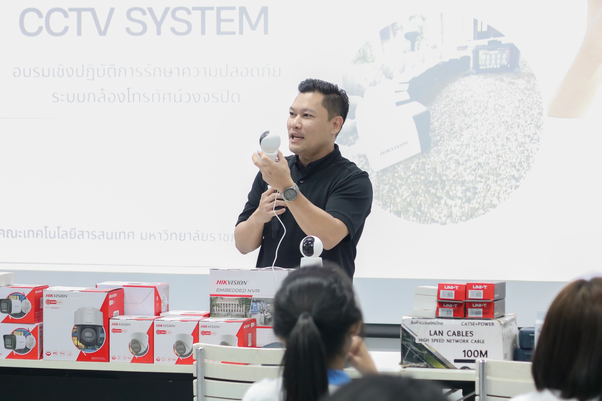 คณะเทคโนโลยีสารสนเทศ โดยสาขาวิชาคอมพิวเตอร์ (ค.บ.) จัดการอบรมเชิงปฏิบัติการWork Integrated Learning วิชาเครือข่ายคอมพิวเตอร์ เชิงบูรณาการและรักษาความปลอดภัยระบบกล้องโทรทัศน์วงจรปิด (IP-CCTV) ณ ห้องประชุมวรชัยเยาวปาณี อาคารราชพฤกษ์ คณะเทคโนโลยีสารสนเทศ - รูปที่ 5