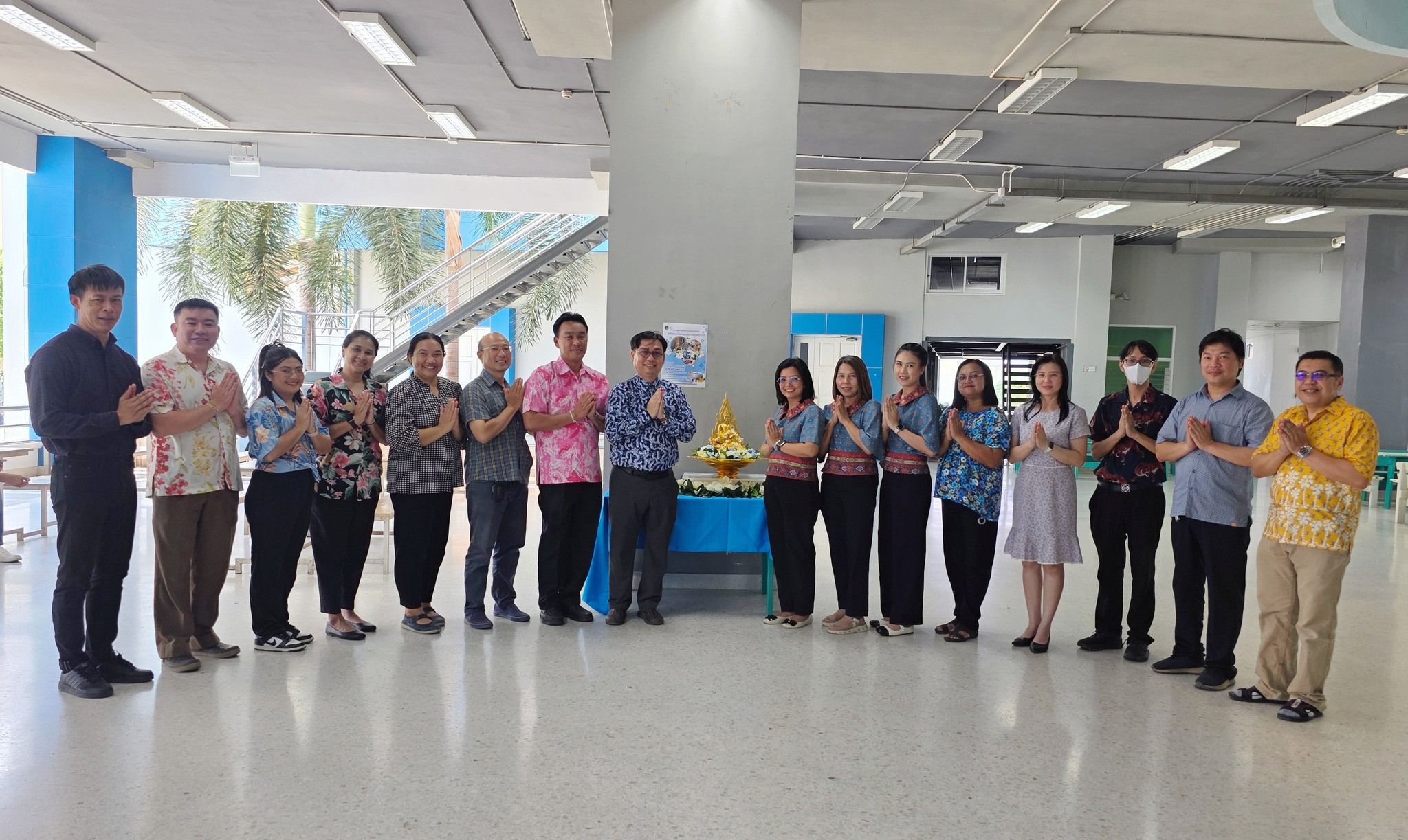 คณะเทคโนโลยีสารสนเทศ มหาวิทยาลัยราชภัฏเพชรบุรี จัดพิธีสรงน้ำพระเทศกาลสงกรานต์ ณ ชั้น 1 อาคารราชพฤกษ์ (อาคาร 26) คณะเทคโนโลยีสารสนเทศ และพิธีรดน้ำดำหัวอาจารย์ผู้อาวุโส