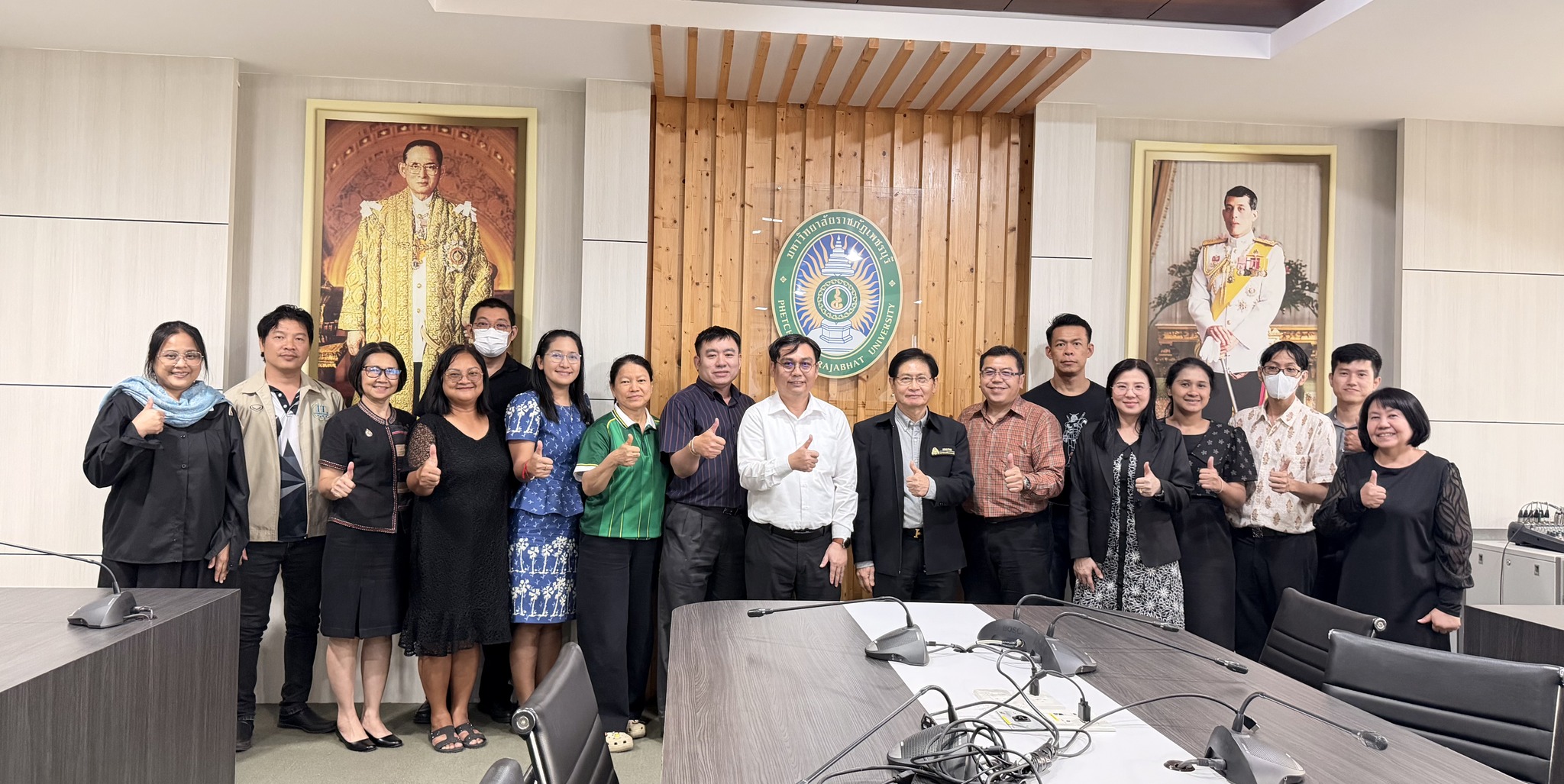 อาจารย์ ดร.พีรศุษย์ บุญมาธรรม คณบดีนำผู้บริหารและคณาจารย์คณะเทคโนโลยีสารสนเทศ เข้ารับการอบรมเชิงปฏิบัติการ การเขียนบทความเพื่อตีพิมพ์ในวารสารระดับชาติ และระดับนานาชาติ และการจัดทำตำราวิชาการที่มีคุณภาพเพื่อเข้าสู่ตำแหน่งทางวิชาการ - รูปที่ 12