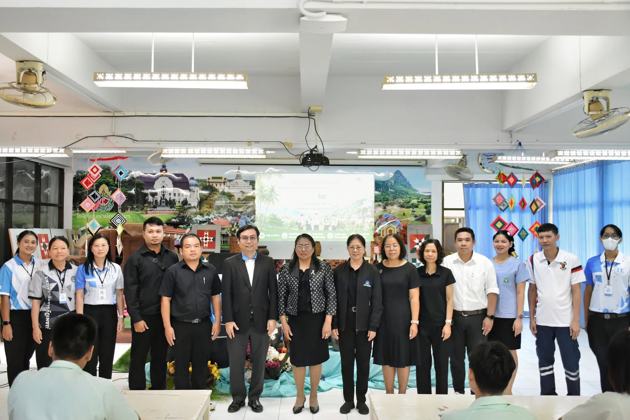 มหาวิทยาลัยราชภัฏเพชรบุรี โดยคณะเทคโนโลยีสารสนเทศ จัดการอบรมเชิงปฏิบัติการ เรื่อง “รู้เท่าทันฝุ่น PM 2.5 เพื่อสุขภาพชีวิตที่ดี” ในโครงการส่งเสริมการเรียนรู้สู่ชุมชน เพื่อการรับมือการเปลี่ยนแปลงภูมิอากาศ (Climate Change) ภายใต้กิจกรรม Clean Air for Life : - รูปที่ 7