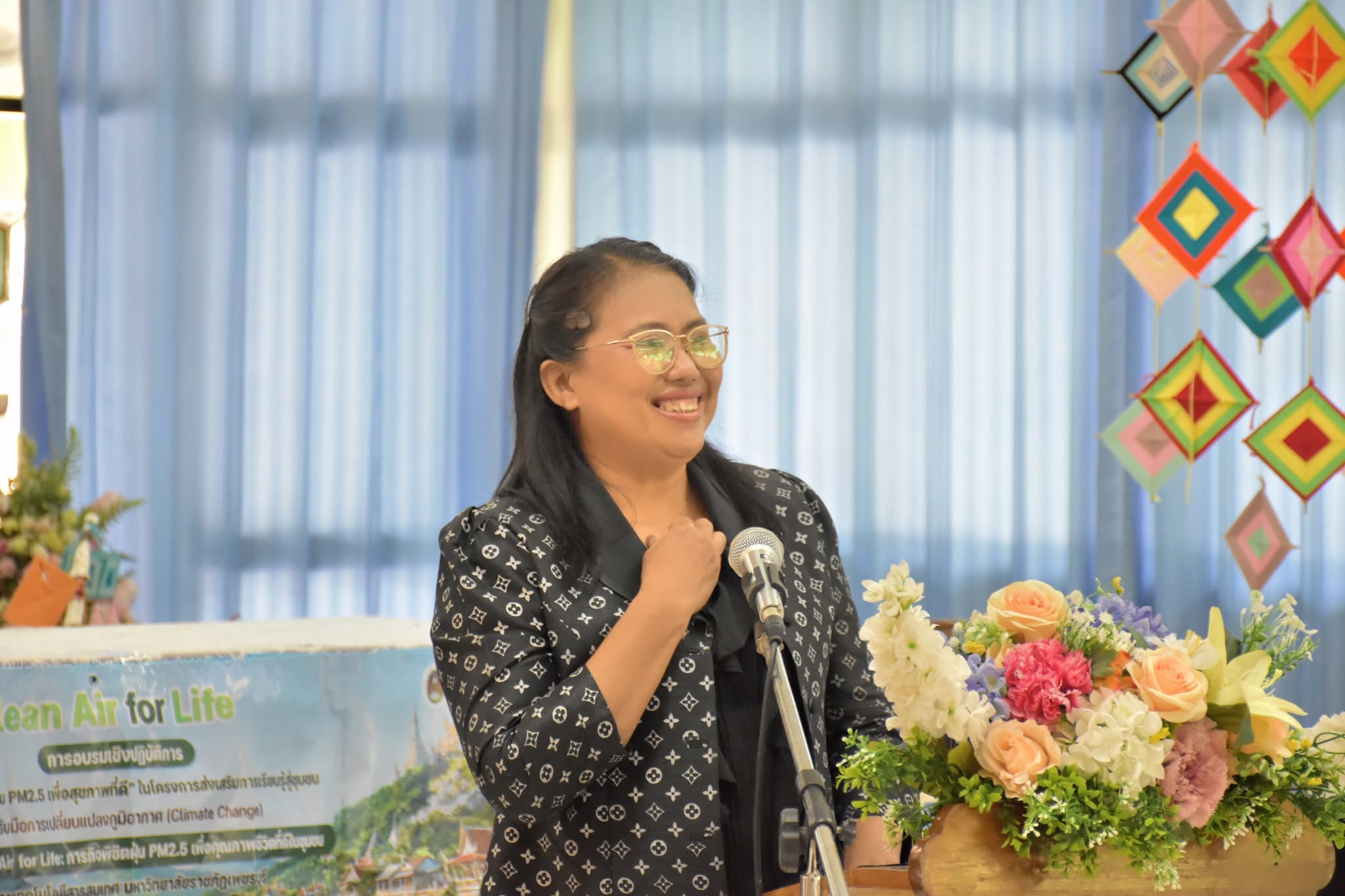 มหาวิทยาลัยราชภัฏเพชรบุรี โดยคณะเทคโนโลยีสารสนเทศ จัดการอบรมเชิงปฏิบัติการ เรื่อง “รู้เท่าทันฝุ่น PM 2.5 เพื่อสุขภาพชีวิตที่ดี” ในโครงการส่งเสริมการเรียนรู้สู่ชุมชน เพื่อการรับมือการเปลี่ยนแปลงภูมิอากาศ (Climate Change) ภายใต้กิจกรรม Clean Air for Life : - รูปที่ 5