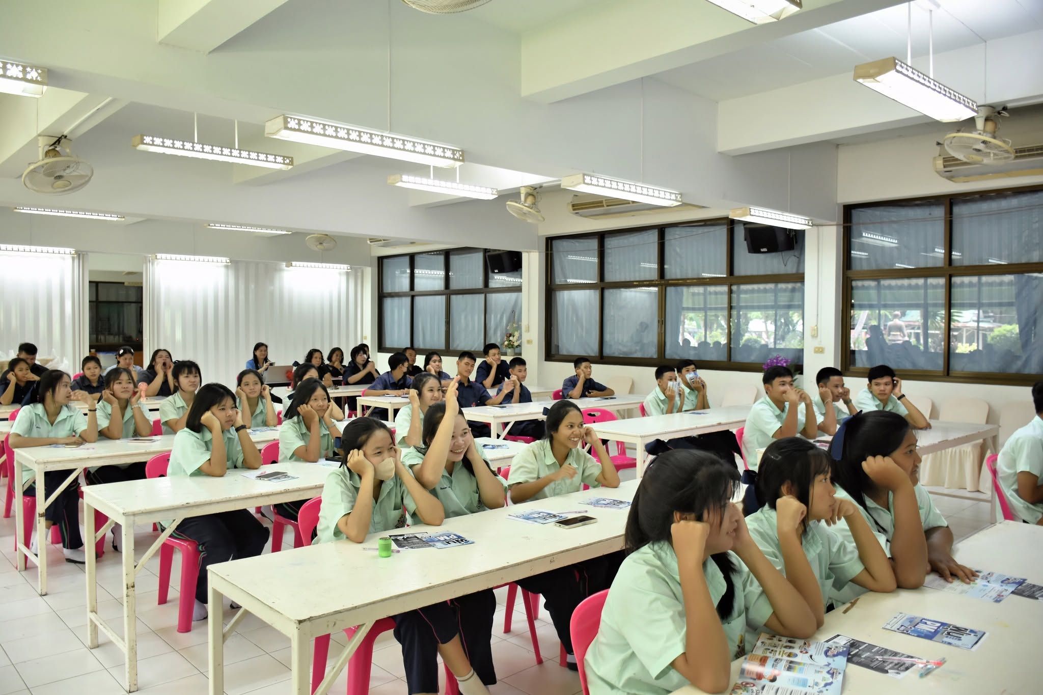 มหาวิทยาลัยราชภัฏเพชรบุรี โดยคณะเทคโนโลยีสารสนเทศ จัดการอบรมเชิงปฏิบัติการ เรื่อง “รู้เท่าทันฝุ่น PM 2.5 เพื่อสุขภาพชีวิตที่ดี” ในโครงการส่งเสริมการเรียนรู้สู่ชุมชน เพื่อการรับมือการเปลี่ยนแปลงภูมิอากาศ (Climate Change) ภายใต้กิจกรรม Clean Air for Life : - รูปที่ 11