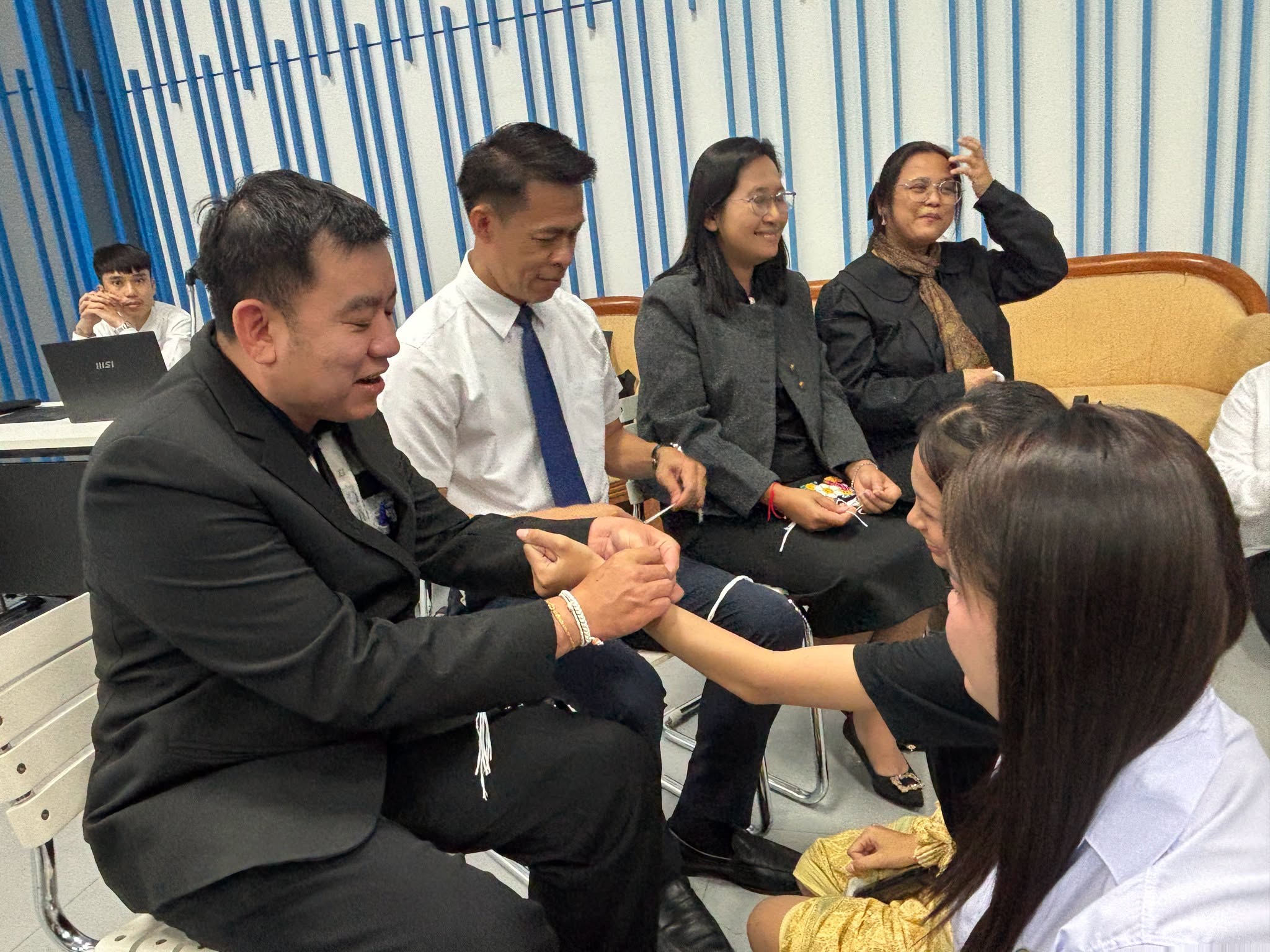 คณะเทคโนโลยีสารสนเทศ มหาวิทยาลัยราชภัฏเพชรบุรี จัดกิจกรรม “บายศรีสู่ขวัญ” ให้กับนักศึกษาใหม่ ปีการศึกษา 2569 - รูปที่ 3