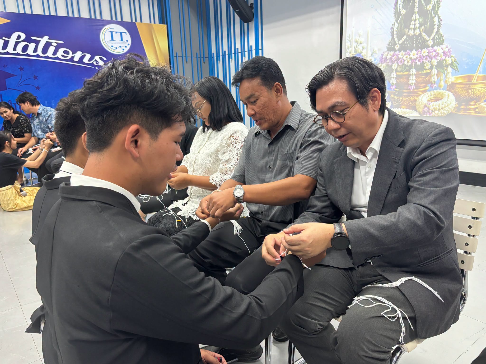 คณะเทคโนโลยีสารสนเทศ มหาวิทยาลัยราชภัฏเพชรบุรี จัดกิจกรรม “บายศรีสู่ขวัญ” ให้กับนักศึกษาใหม่ ปีการศึกษา 2569 - รูปที่ 2