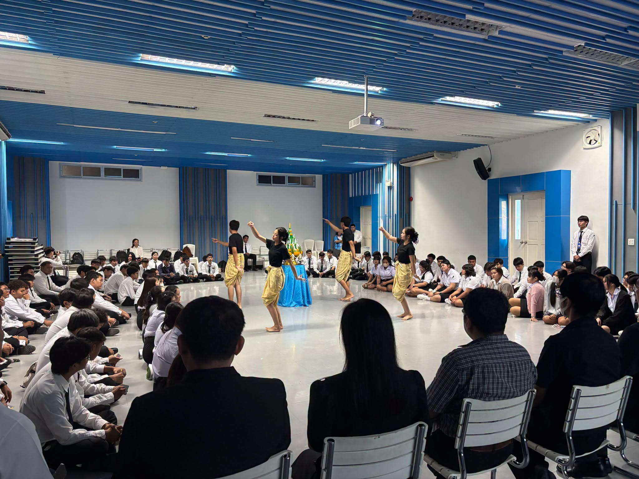 คณะเทคโนโลยีสารสนเทศ มหาวิทยาลัยราชภัฏเพชรบุรี จัดกิจกรรม “บายศรีสู่ขวัญ” ให้กับนักศึกษาใหม่ ปีการศึกษา 2569 - รูปที่ 12