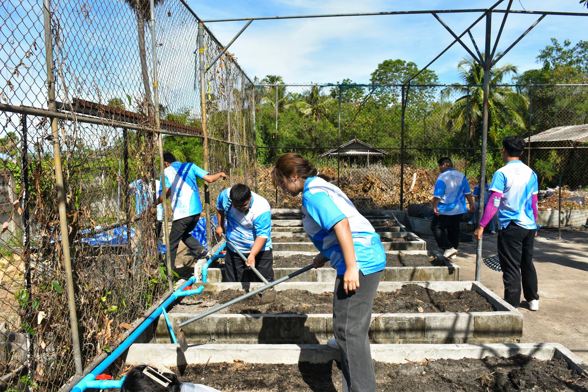 คณะเทคโนโลยีสารสนเทศ จัดกิจกรรมโครงการยุวเกษตรพอเพียงด้วยระบบตวบคุมปั๊มน้ำอัตโนมัติ ณ โรงเรียนบ้านลาดวิทยา เมื่อวันที่ 6 - 7 มิถุนายน 2569 - รูปที่ 5