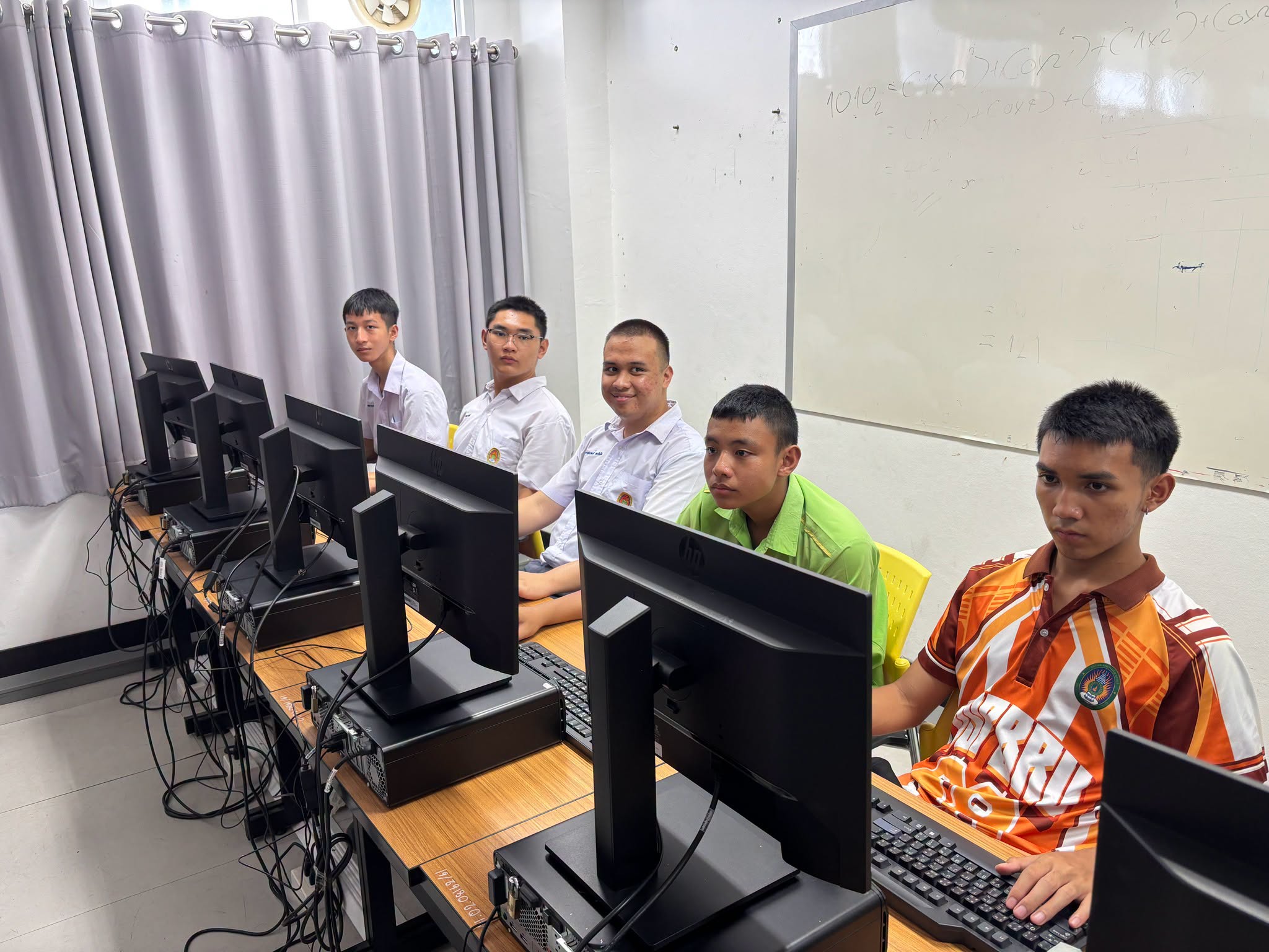 คณะเทคโนโลยีสารสนเทศ มหาวิทยาลัยราชภัฏเพชรบุรี ให้การต้อนรับและจัดกิจกรรมบูรณาการศึกษาเรียนรู้ ด้านเทคโนโลยีสารสนเทศ ให้กับนักเรียนโรงเรียนสาธิตมหาวิทยาลัยราชภัฏเพชรบุรี - รูปที่ 5