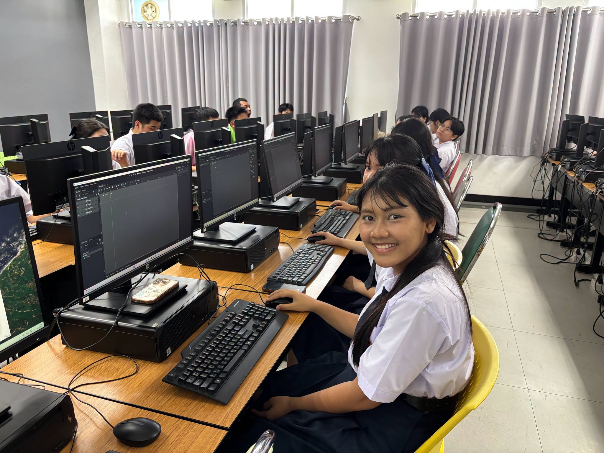คณะเทคโนโลยีสารสนเทศ มหาวิทยาลัยราชภัฏเพชรบุรี ให้การต้อนรับและจัดกิจกรรมบูรณาการศึกษาเรียนรู้ ด้านเทคโนโลยีสารสนเทศ ให้กับนักเรียนโรงเรียนสาธิตมหาวิทยาลัยราชภัฏเพชรบุรี - รูปที่ 4