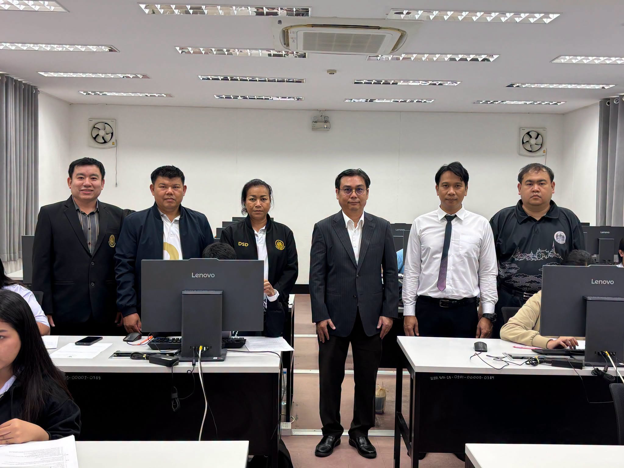 คณะเทคโนโลยีสารสนเทศ ร่วมสถาบันพัฒนาฝีมือแรงงาน 35 เพชรบุรี จัดทดสอบมาตรฐานฝีมือแรงงานแห่งชาติ ยกระดับทักษะด้านคอมพิวเตอร์ให้นักศึกษา