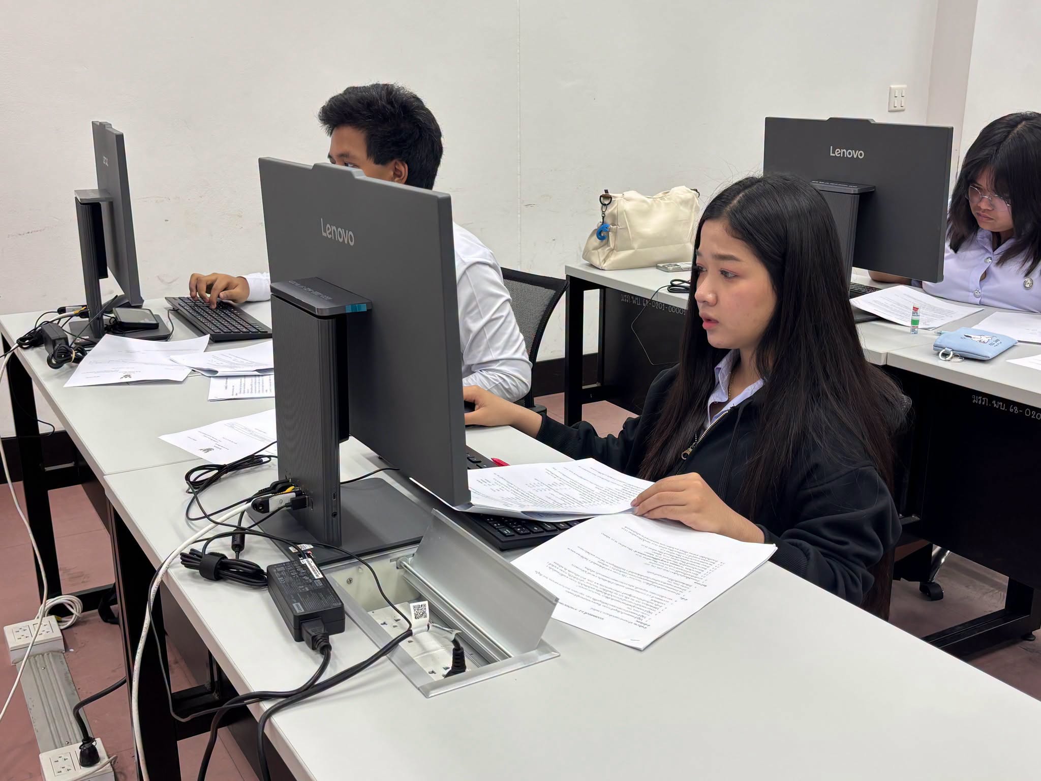 คณะเทคโนโลยีสารสนเทศ ร่วมสถาบันพัฒนาฝีมือแรงงาน 35 เพชรบุรี จัดทดสอบมาตรฐานฝีมือแรงงานแห่งชาติ ยกระดับทักษะด้านคอมพิวเตอร์ให้นักศึกษา - รูปที่ 2