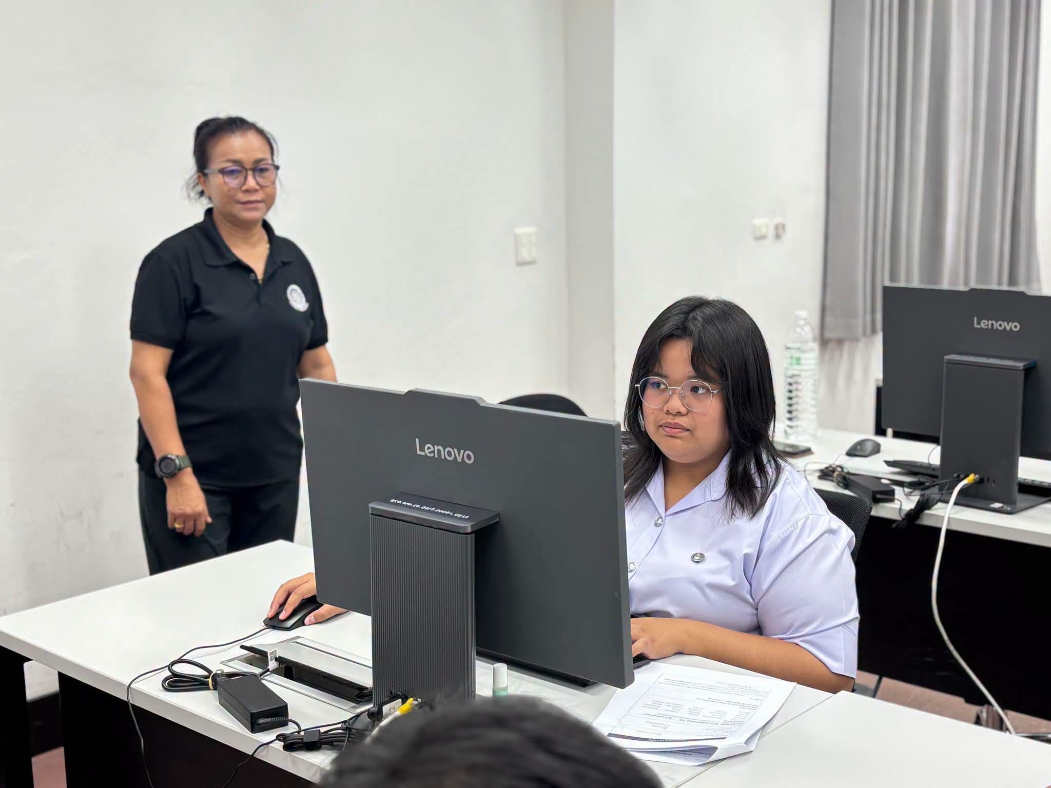 คณะเทคโนโลยีสารสนเทศ ร่วมสถาบันพัฒนาฝีมือแรงงาน 35 เพชรบุรี จัดทดสอบมาตรฐานฝีมือแรงงานแห่งชาติ ยกระดับทักษะด้านคอมพิวเตอร์ให้นักศึกษา - รูปที่ 3
