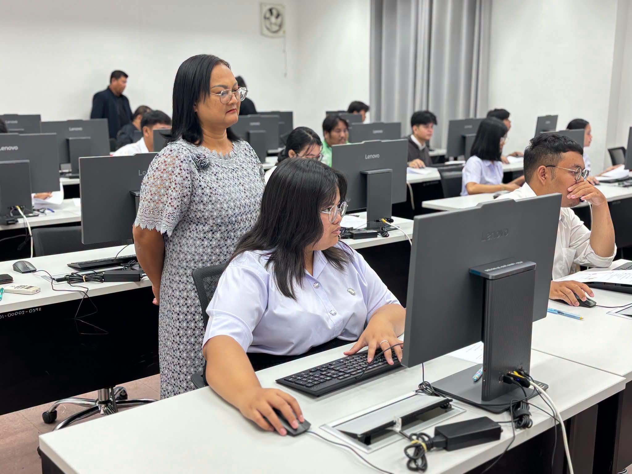 คณะเทคโนโลยีสารสนเทศ ร่วมสถาบันพัฒนาฝีมือแรงงาน 35 เพชรบุรี จัดทดสอบมาตรฐานฝีมือแรงงานแห่งชาติ ยกระดับทักษะด้านคอมพิวเตอร์ให้นักศึกษา - รูปที่ 4