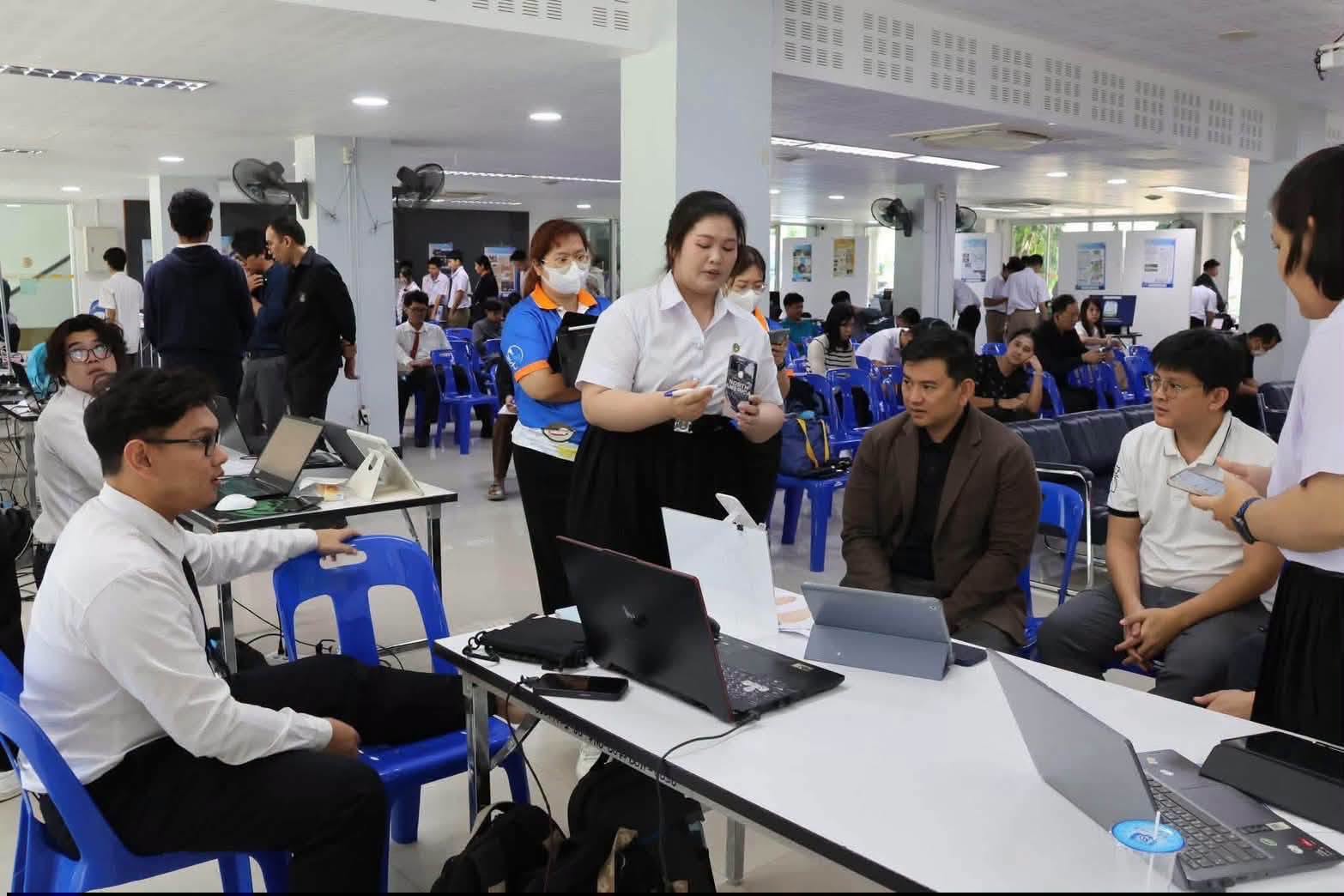อแสดงความยินดีกับอาจารย์และนักศึกษาสาขาวิทยาการคอมพิวเตอร์ คณะเทคโนโลยีสารสนเทศ ที่ผ่านเข้ารอบเป็นตัวแทนภาคตะวันตก เข้าสู่รอบชิงชนะเลิศ ในการแข่งขันพัฒนาโปรแกรมคอมพิวเตอร์แห่งประเทศไทย ครั้งที่ 28 NSC 2026 - รูปที่ 3