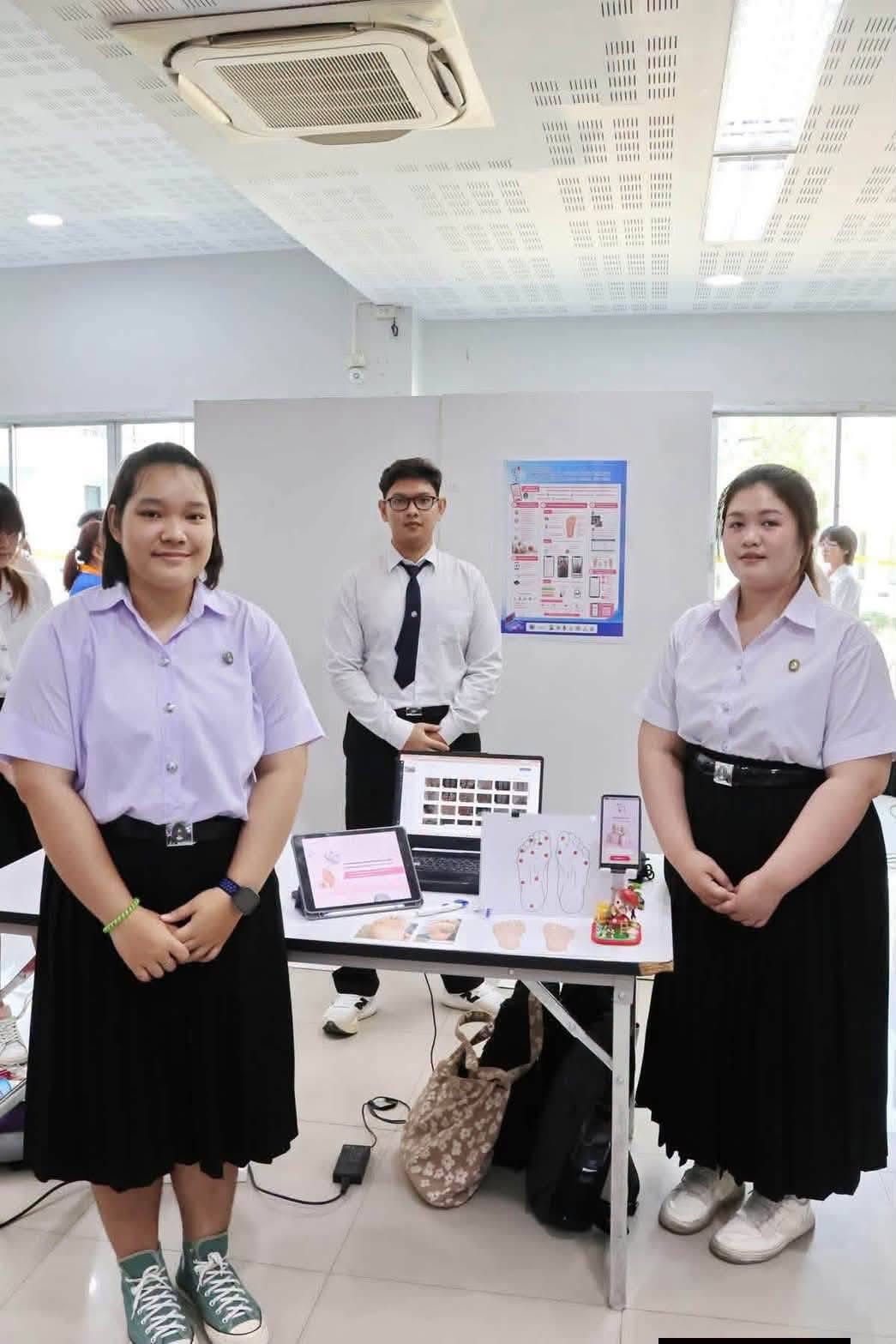 อแสดงความยินดีกับอาจารย์และนักศึกษาสาขาวิทยาการคอมพิวเตอร์ คณะเทคโนโลยีสารสนเทศ ที่ผ่านเข้ารอบเป็นตัวแทนภาคตะวันตก เข้าสู่รอบชิงชนะเลิศ ในการแข่งขันพัฒนาโปรแกรมคอมพิวเตอร์แห่งประเทศไทย ครั้งที่ 28 NSC 2026 - รูปที่ 2
