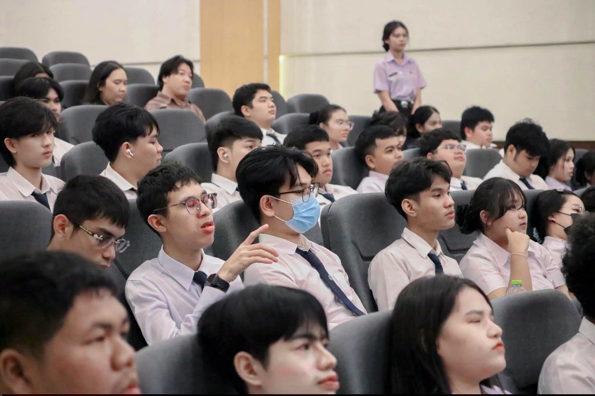 สาขาวิชาคอมพิวเตอร์ จัดกิจกรรมสัมมนาผลการฝึกปฏิบัติการวิชาชีพครู นำเสนอและแลกเปลี่ยนประสบการณ์จากการปฏิบัติจริง - รูปที่ 6