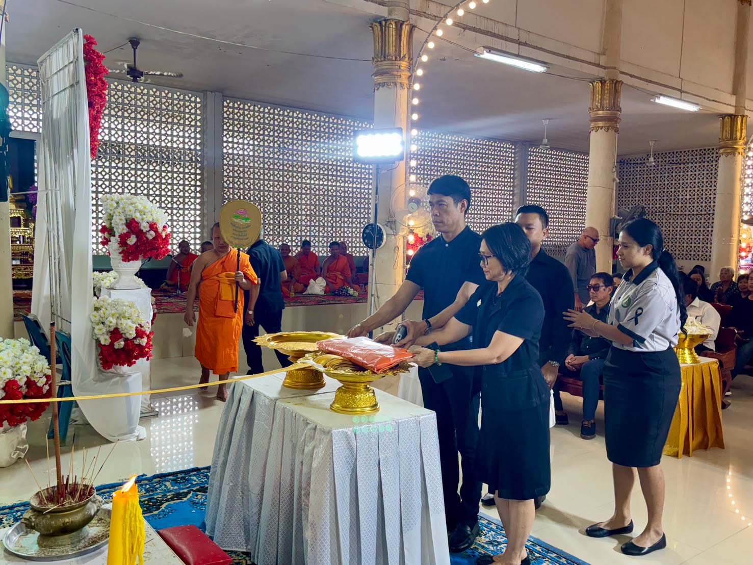 อาจารย์ ดร.พีรศุษย์ บุญมาธรรม คณบดีคณะเทคโนโลยีสารสนเทศ นำผู้บริหาร คณาจารย์ บุคลากร นักศึกษา - รูปที่ 3