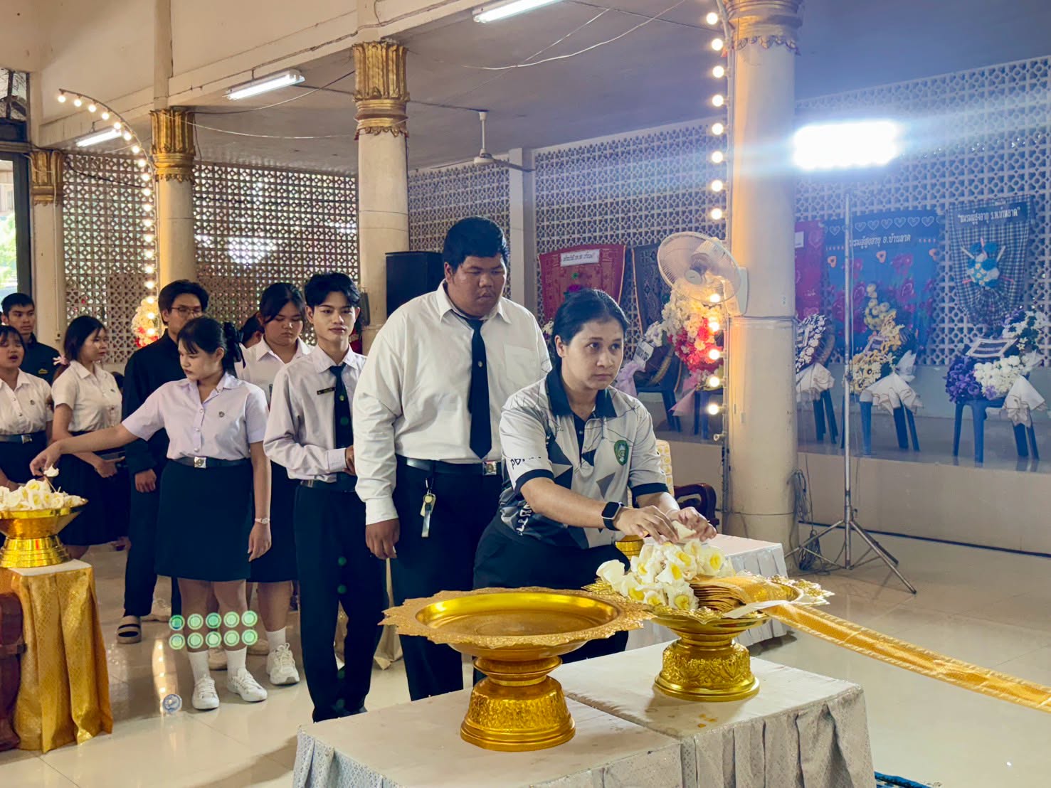 อาจารย์ ดร.พีรศุษย์ บุญมาธรรม คณบดีคณะเทคโนโลยีสารสนเทศ นำผู้บริหาร คณาจารย์ บุคลากร นักศึกษา - รูปที่ 5