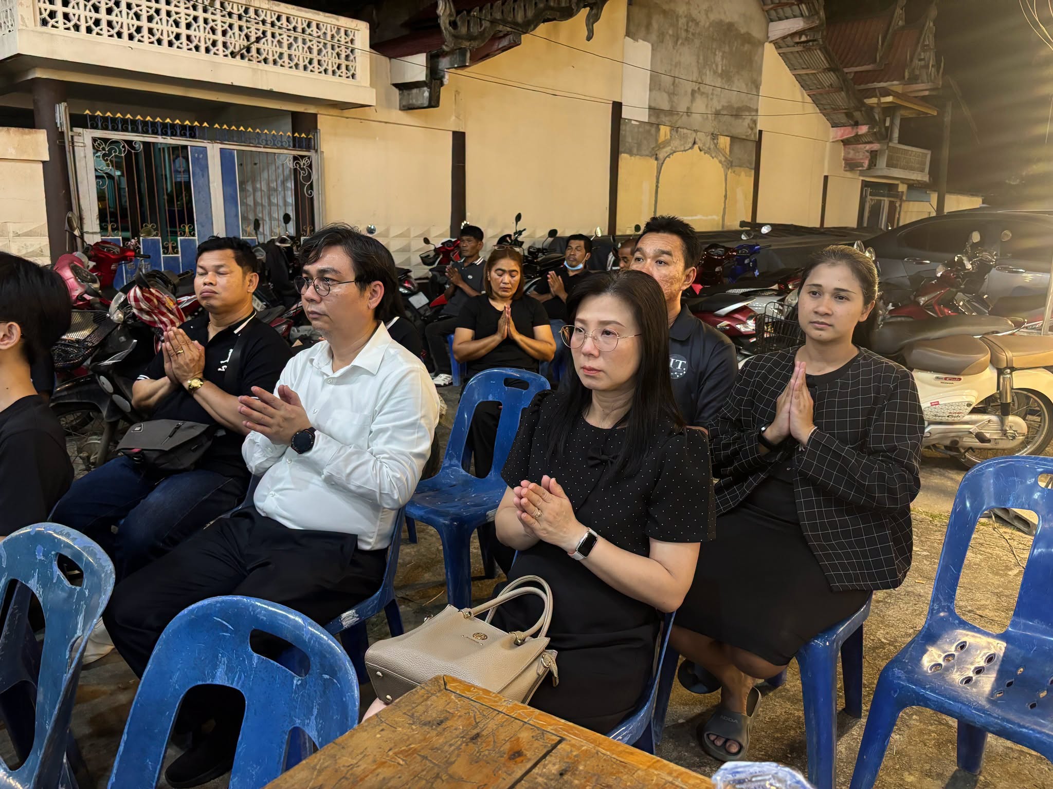 อาจารย์ ดร.พีรศุษย์ บุญมาธรรม คณบดีคณะเทคโนโลยีสารสนเทศ นำผู้บริหาร คณาจารย์ บุคลากร นักศึกษา - รูปที่ 2
